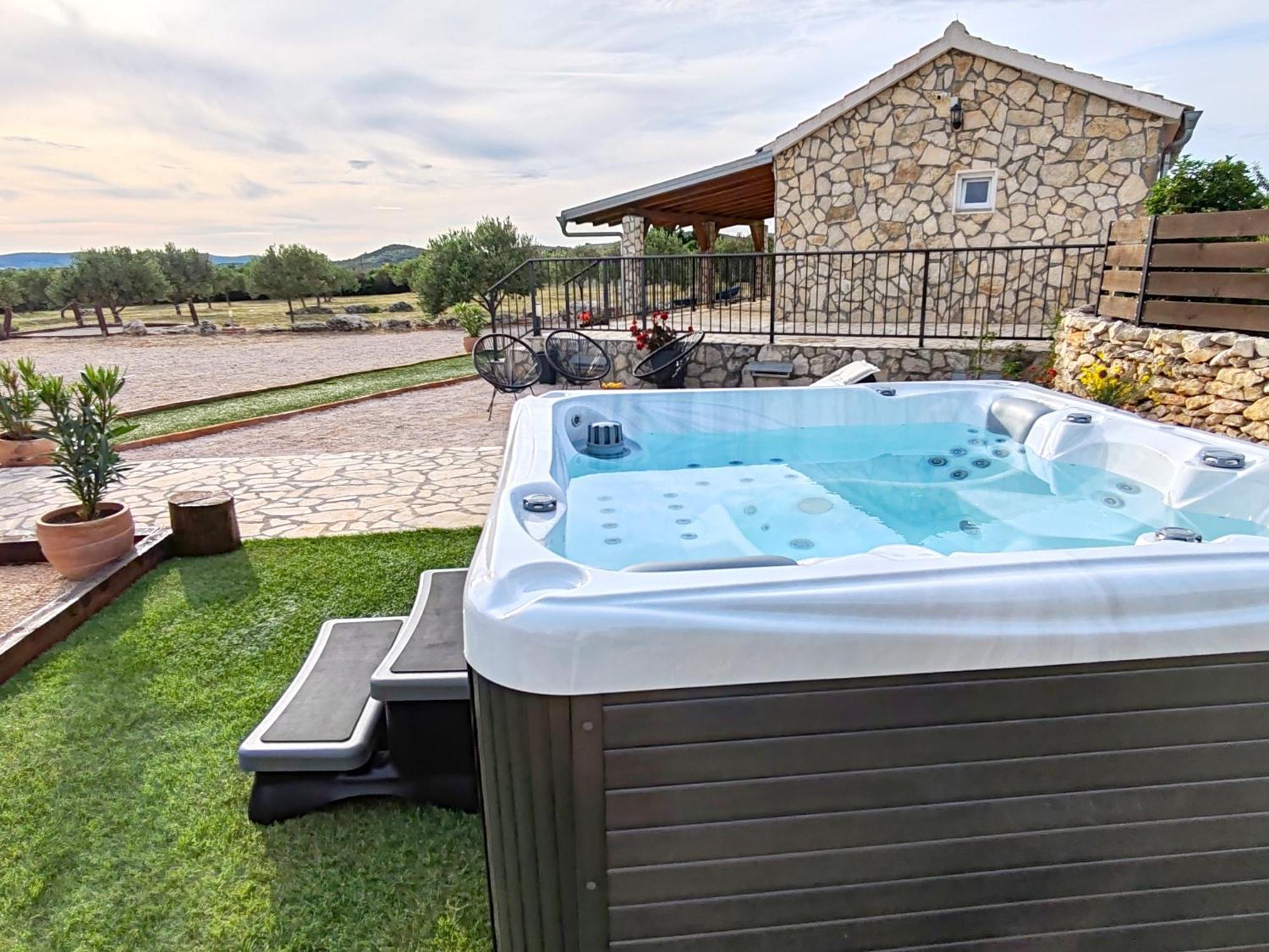 Holiday Home Juli With Jacuzzi ชิเบนิก ภายนอก รูปภาพ