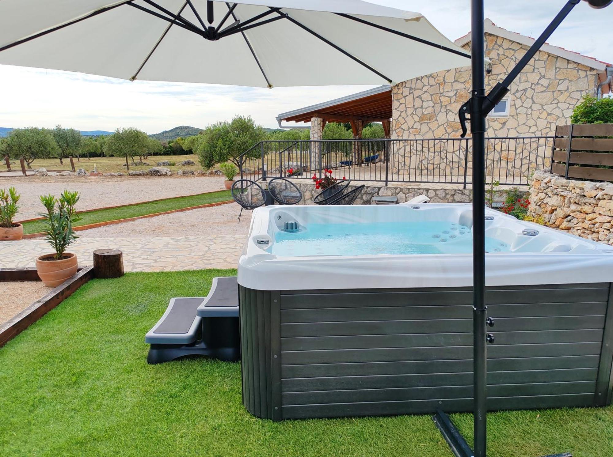 Holiday Home Juli With Jacuzzi ชิเบนิก ภายนอก รูปภาพ